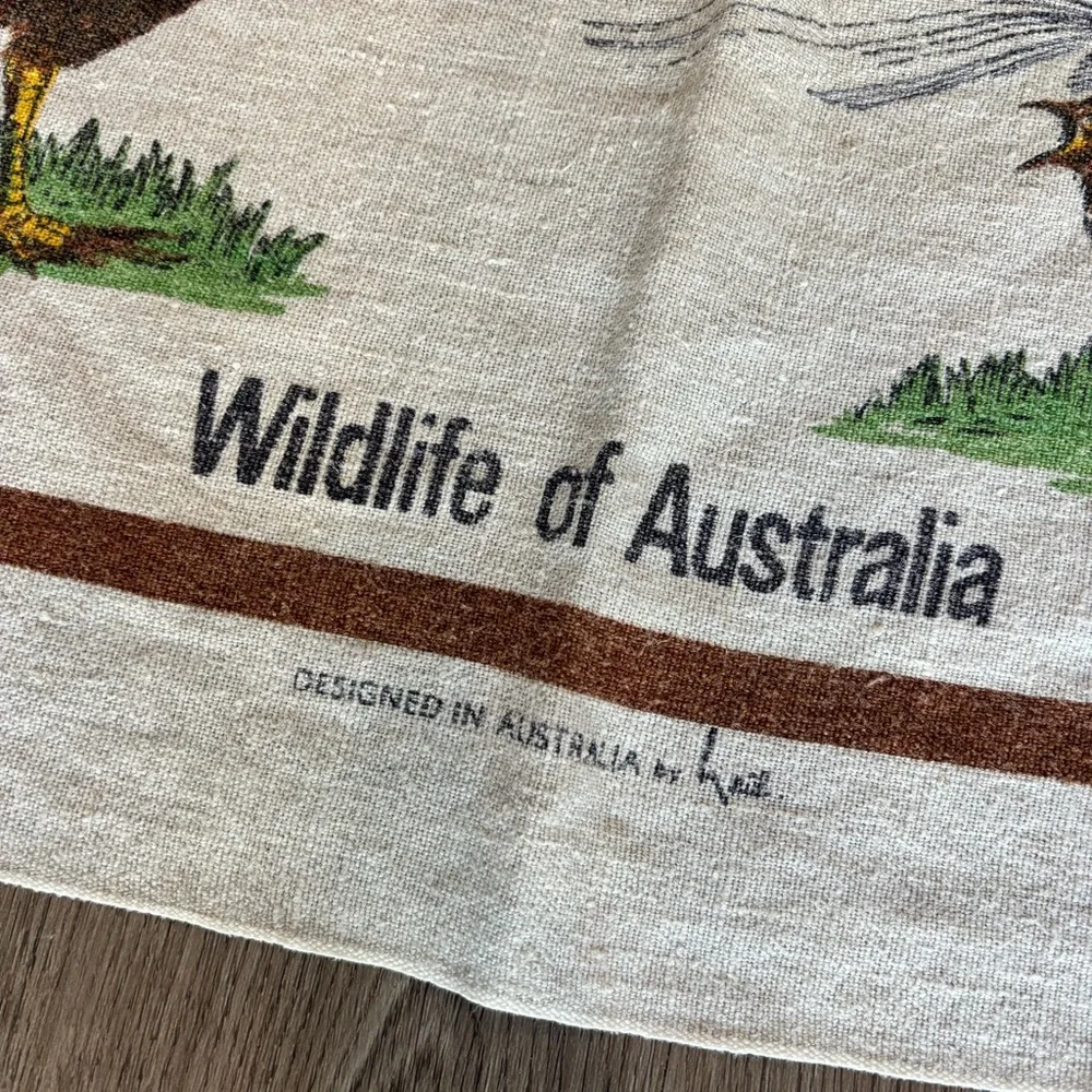 VTG Wildlife of Australia Animal Floral Print Linen Tapestry
